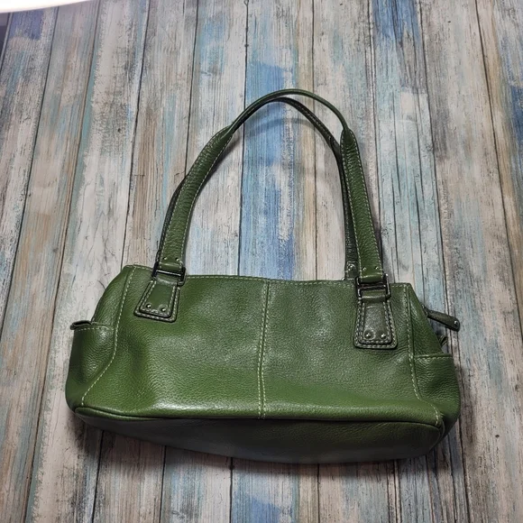 ✨️HP✨️Fossil Green Purse. - Picture 2 of 14